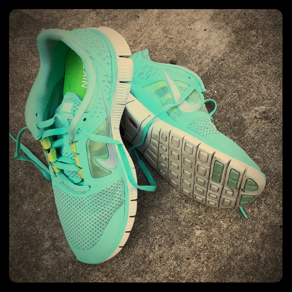 Woman’s Nike Free Run 5.0 Mint green size 7.5